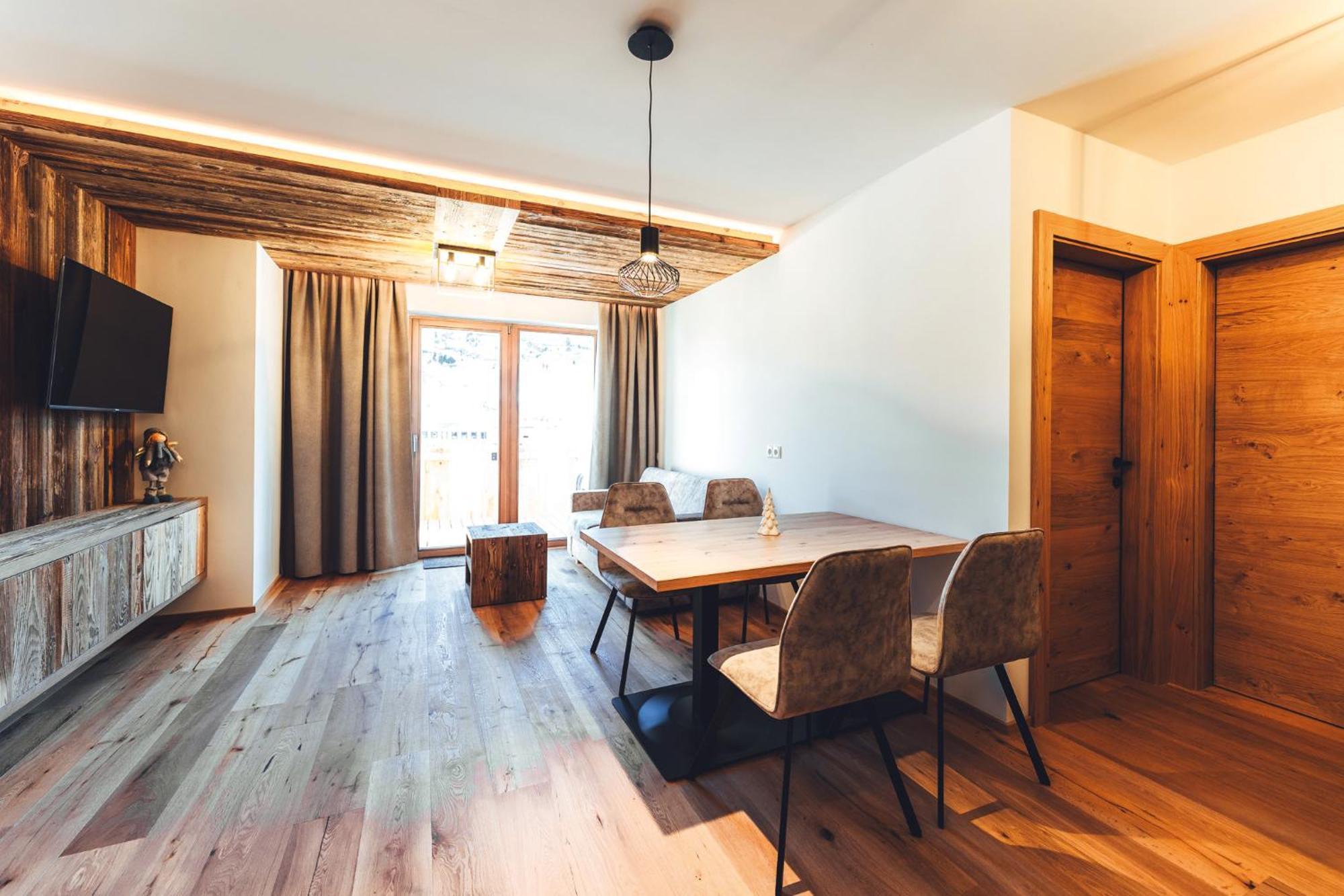Burgstadl Aparthotel & Restaurant Ladis Ngoại thất bức ảnh