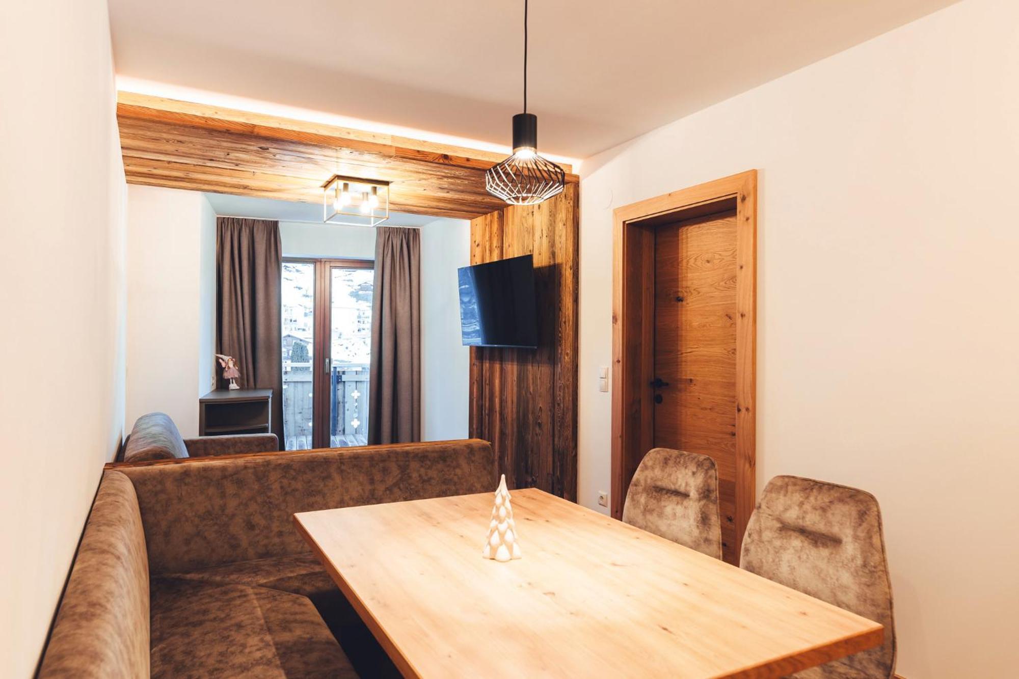Burgstadl Aparthotel & Restaurant Ladis Ngoại thất bức ảnh